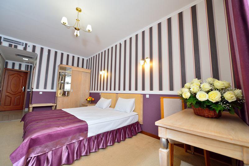 O Azamat Hotel Astana Ngoại thất bức ảnh