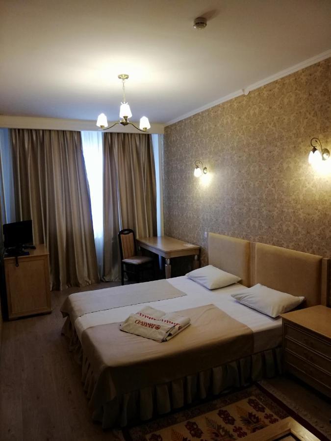 O Azamat Hotel Astana Ngoại thất bức ảnh