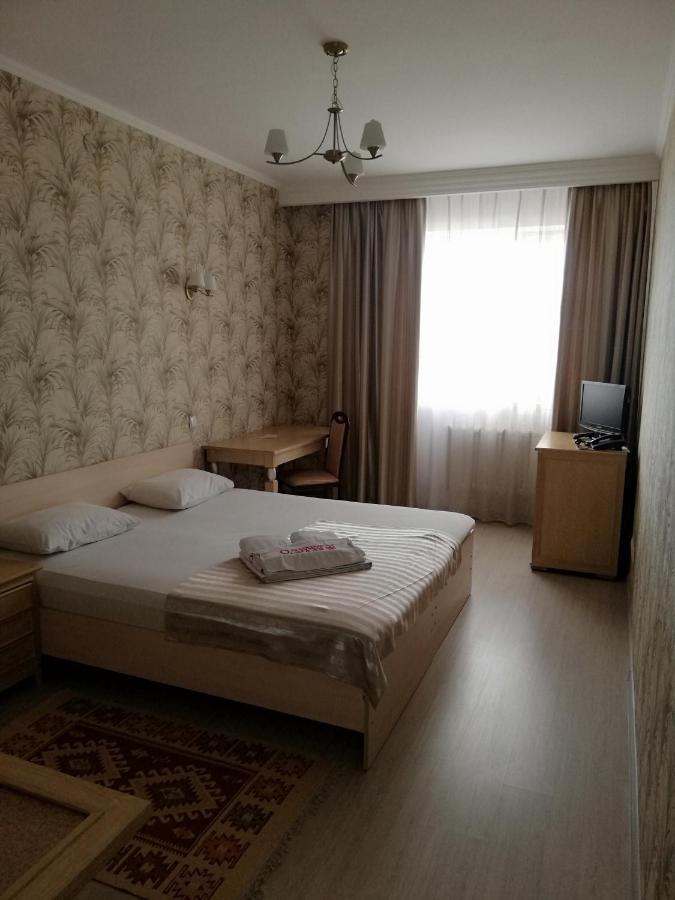 O Azamat Hotel Astana Ngoại thất bức ảnh