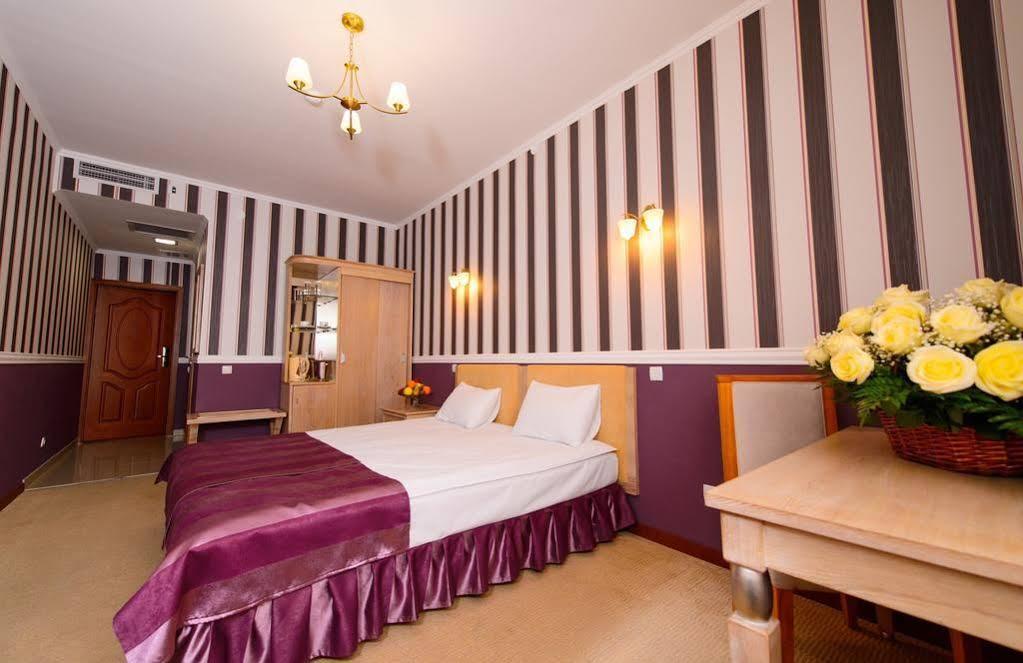 O Azamat Hotel Astana Ngoại thất bức ảnh