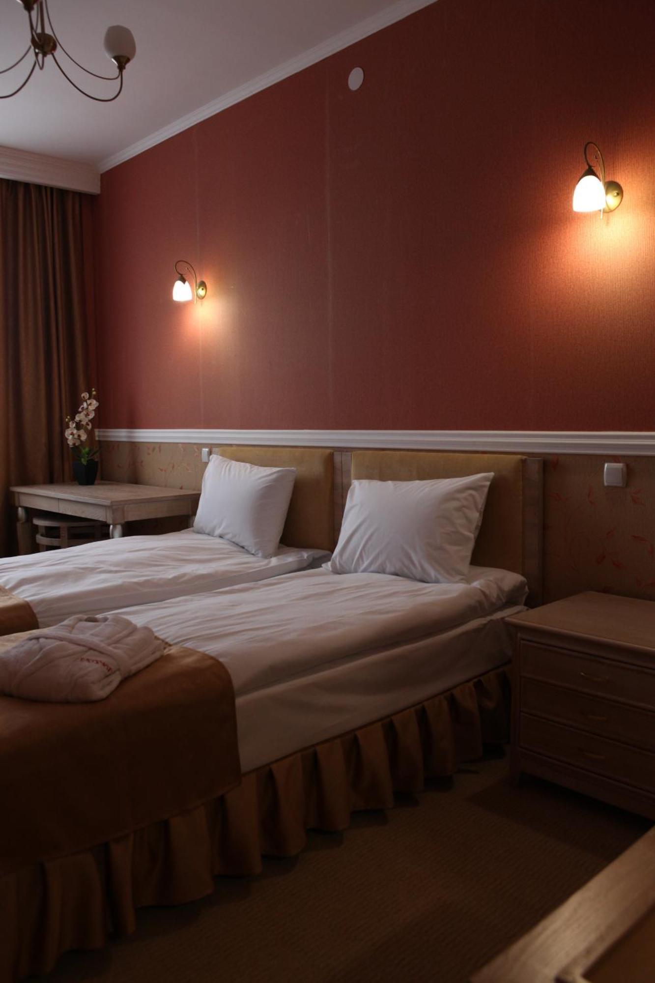 O Azamat Hotel Astana Ngoại thất bức ảnh