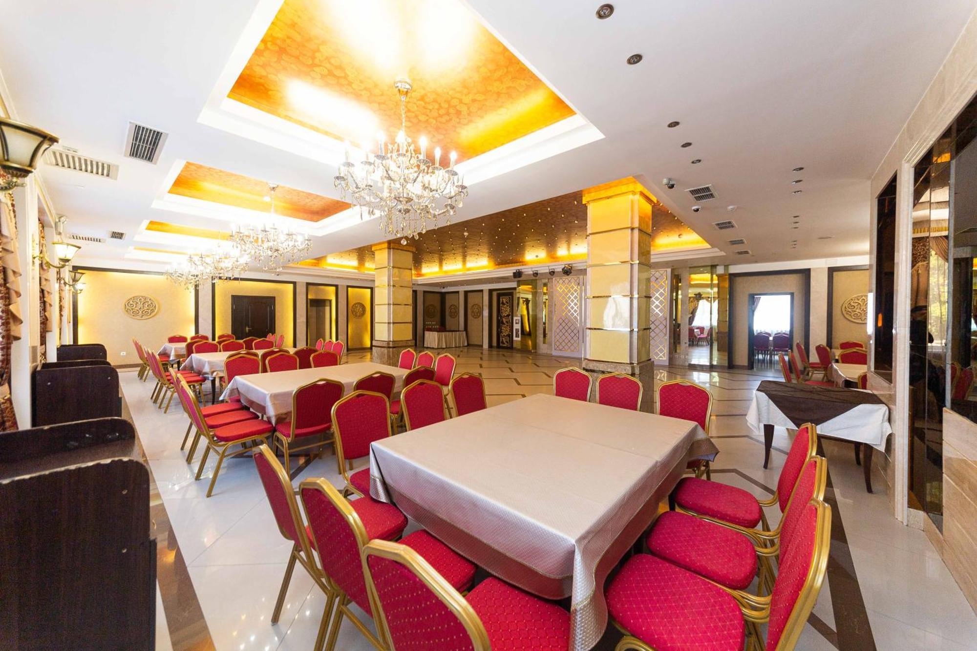 O Azamat Hotel Astana Ngoại thất bức ảnh