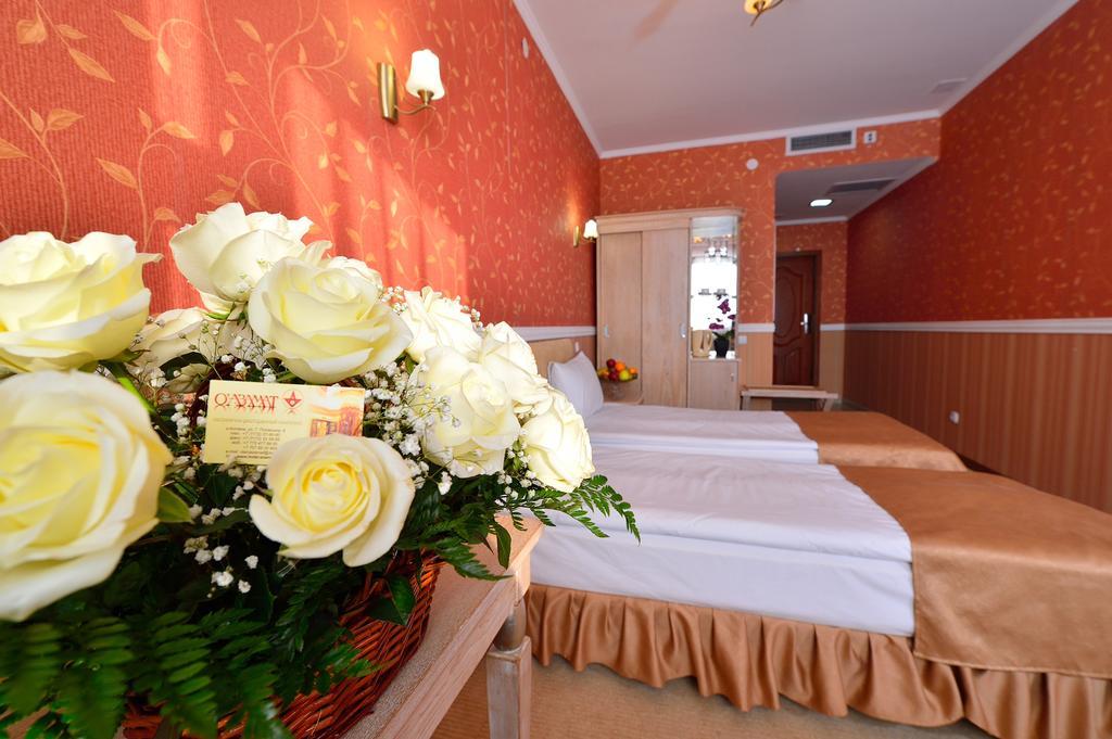 O Azamat Hotel Astana Ngoại thất bức ảnh