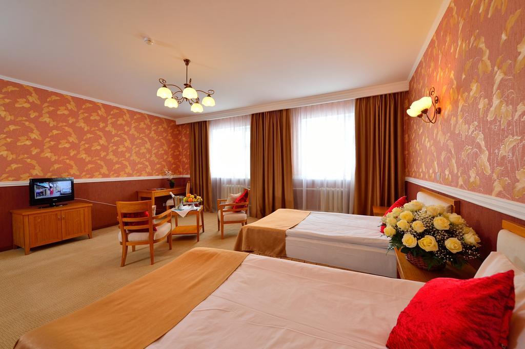 O Azamat Hotel Astana Ngoại thất bức ảnh