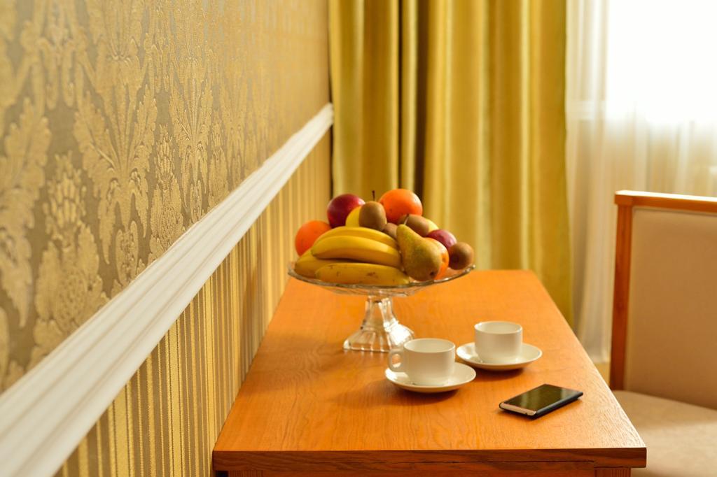 O Azamat Hotel Astana Ngoại thất bức ảnh