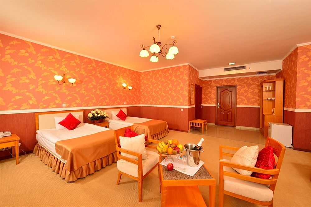 O Azamat Hotel Astana Ngoại thất bức ảnh