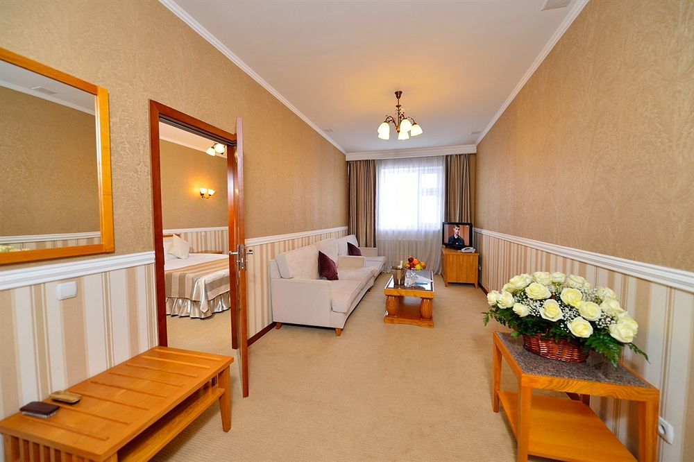 O Azamat Hotel Astana Ngoại thất bức ảnh