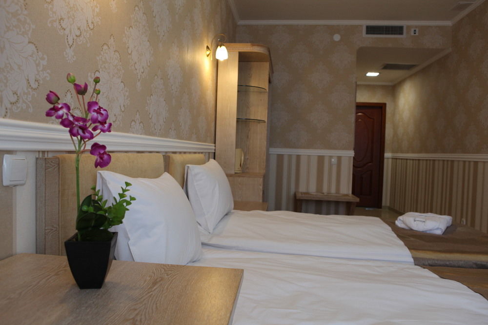 O Azamat Hotel Astana Ngoại thất bức ảnh