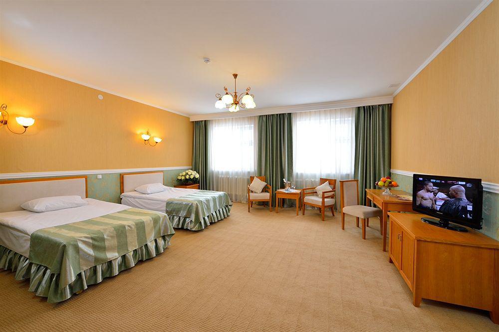 O Azamat Hotel Astana Ngoại thất bức ảnh