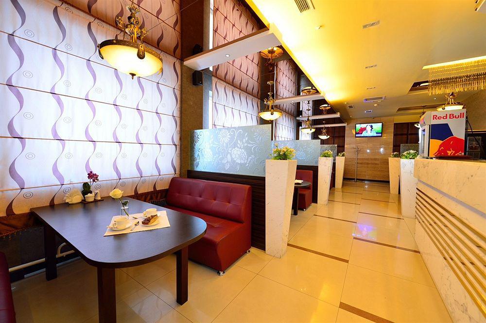 O Azamat Hotel Astana Ngoại thất bức ảnh